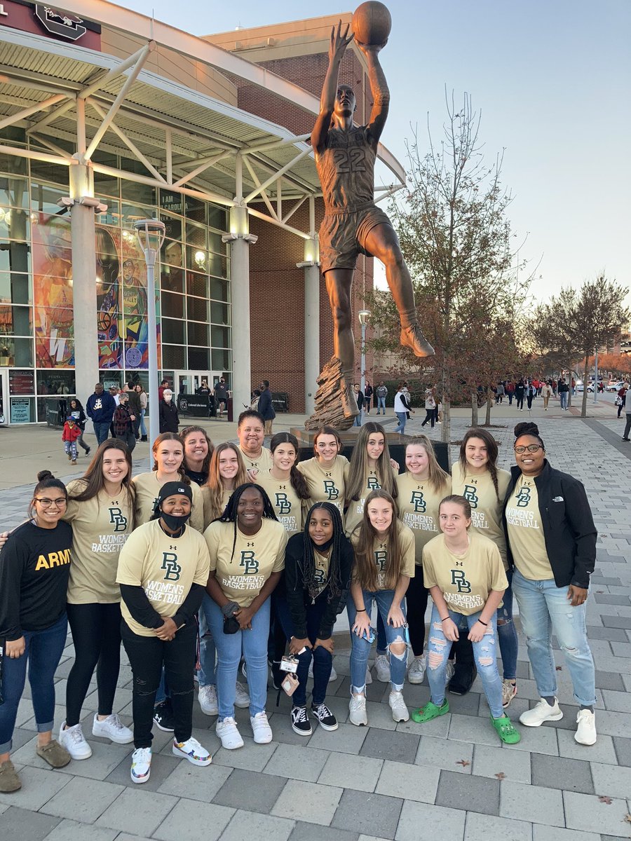RBHSwbb's tweet image. Throwback to last Sunday at Colonial Life with this bunch 💚!! ☺️ #together #teamouting #programbuilding