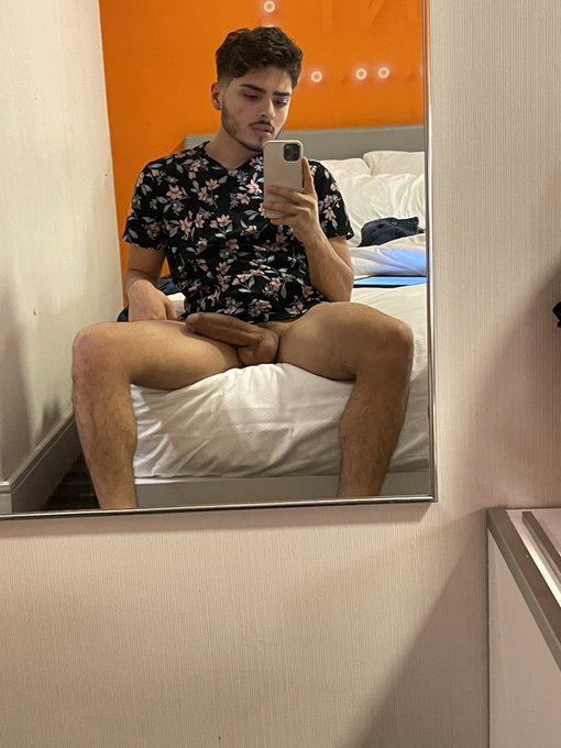 Just know upstairs I&rsquo;m goin hard 😈  https://t.co/RZa5lClTJz https://t.co/VMw2RqmSoD