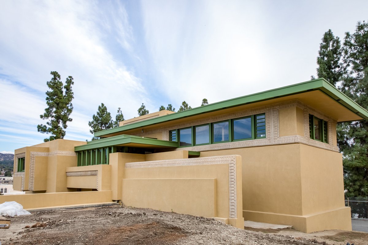 Culture_LA's tweet photo. Take a closer look at the just-completed exterior restoration of the Frank Lloyd Wright-designed 'Residence A,' in Barnsdall Park.

📸:Stan Ecklund, courtesy of DCA &amp; #HollyhockHouse.

🙏to the team at Hollyhock House, @project_restore, LA Bureau of Engineering, &amp; @MitchOFarrell. https://t.co/guY3cFQnWK