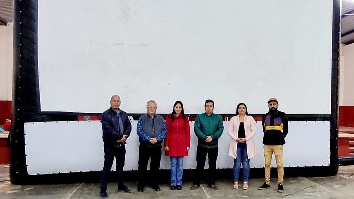 CinetecaZac's tweet photo. 🎬La gira de cine al aire libre continúa. Ayer estuvimos en San José de la Era, comunidad de Vetagrande. Gracias al delegado y su equipo de trabajo, así como la gente que disfrutó UN DISFRAZ PARA NICOLÁS, película que es parte de  @elmorbito1 #IZC #cinefantásticoparalasinfancias https://t.co/LoH7SIZstX