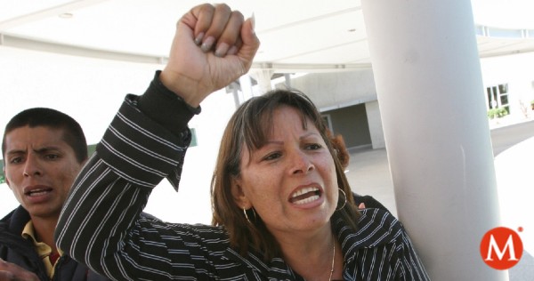 Milenio's tweet photo. Marisela Escobedo, la madre que atrapó al asesino de su hijo y vio cómo lo liberaron 

Marisela fue asesinada frente al Palacio de Gobierno de Chihuahua, la mataron por exigir justicia y su caso sigue impune
https://t.co/dhgCE0IYp5 https://t.co/O44TlpQtg9
