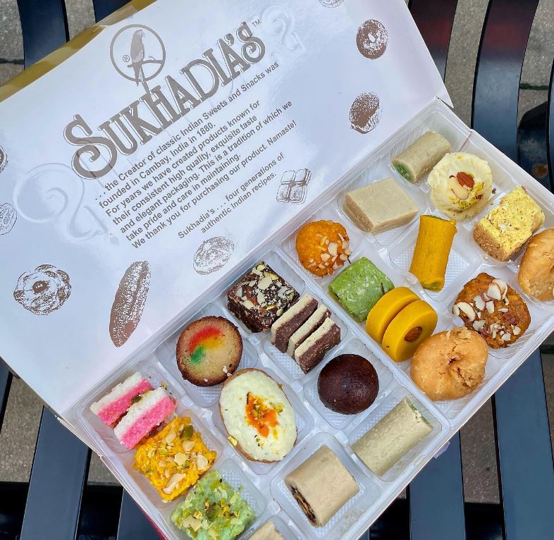 OnDevon_'s tweet photo. “Sukhadia's Sweets &amp; Snacks is known for its quality taste &amp; beautiful aesthetics with 4 generations of authentic Indian recipes. In addition to sweets, the menu also includes savory specialties (chaats, parathas, thalis, dosas, street food) &amp; groceries.”
-@foodguruchicago via IG https://t.co/hv6YVVUJf9