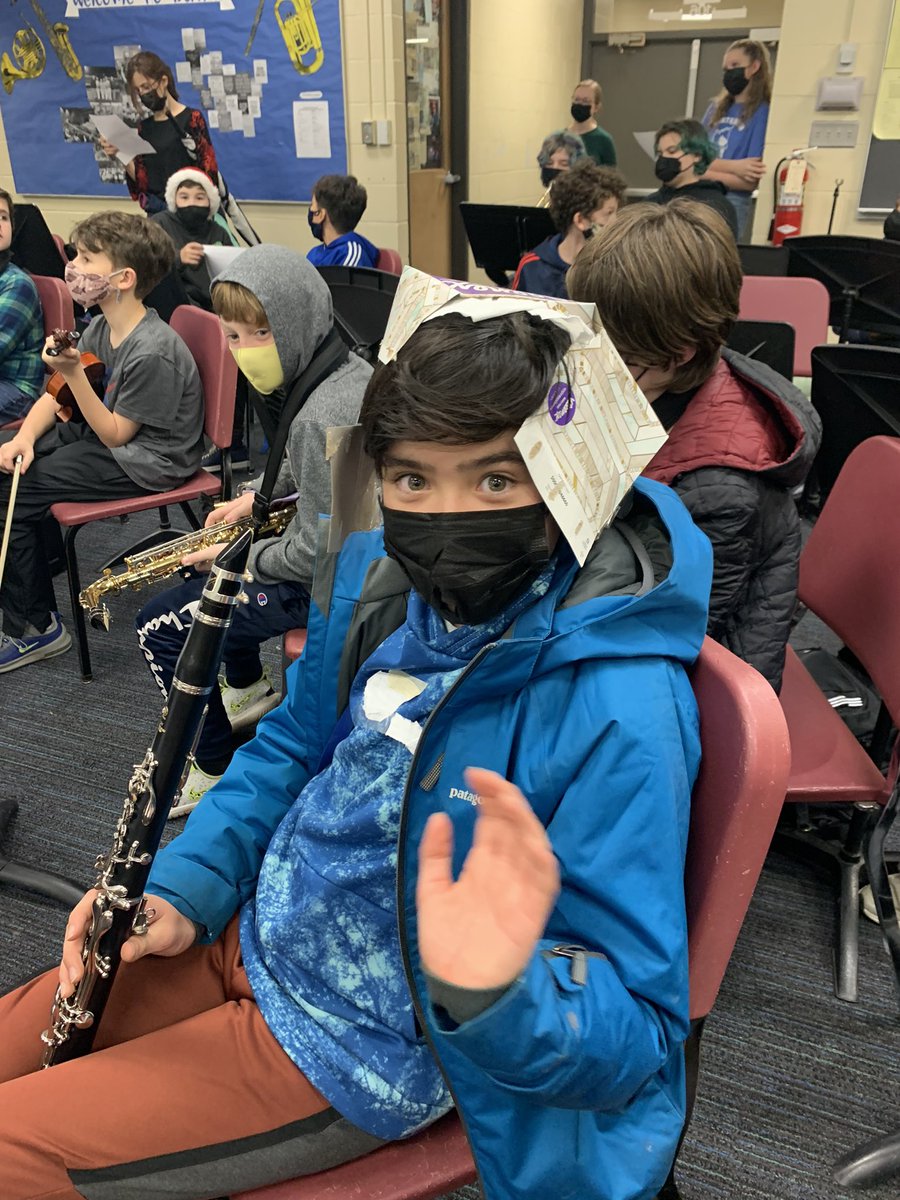cardinalstrings's tweet image. KMS music caroling with band, choir, and orchestra! The rain kept us away from neighborhoods but we got to rehearse, eat a million pizzas, and make music together! #itsworthit #allthepizza @KilbourneMiddle @ryanmalexis