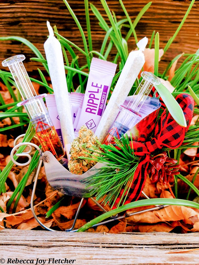 rebeccafletcher's tweet photo. Gift packs from MsCannabee 🐝👑
#CannabisCommunity https://t.co/AxIjkxpJ5q