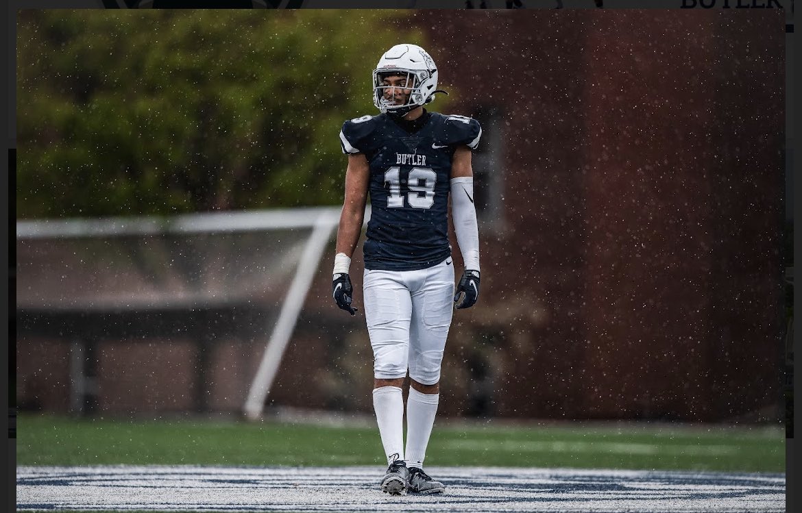 kalebjhicks5's tweet photo. #AGTG After a great conversation with @CoachCoad I’m blessed to receive my first offer to play on the defensive side of the ball from Butler University!! @DCHawkFootball @ButlerUFootball https://t.co/aAdOl6iJrq