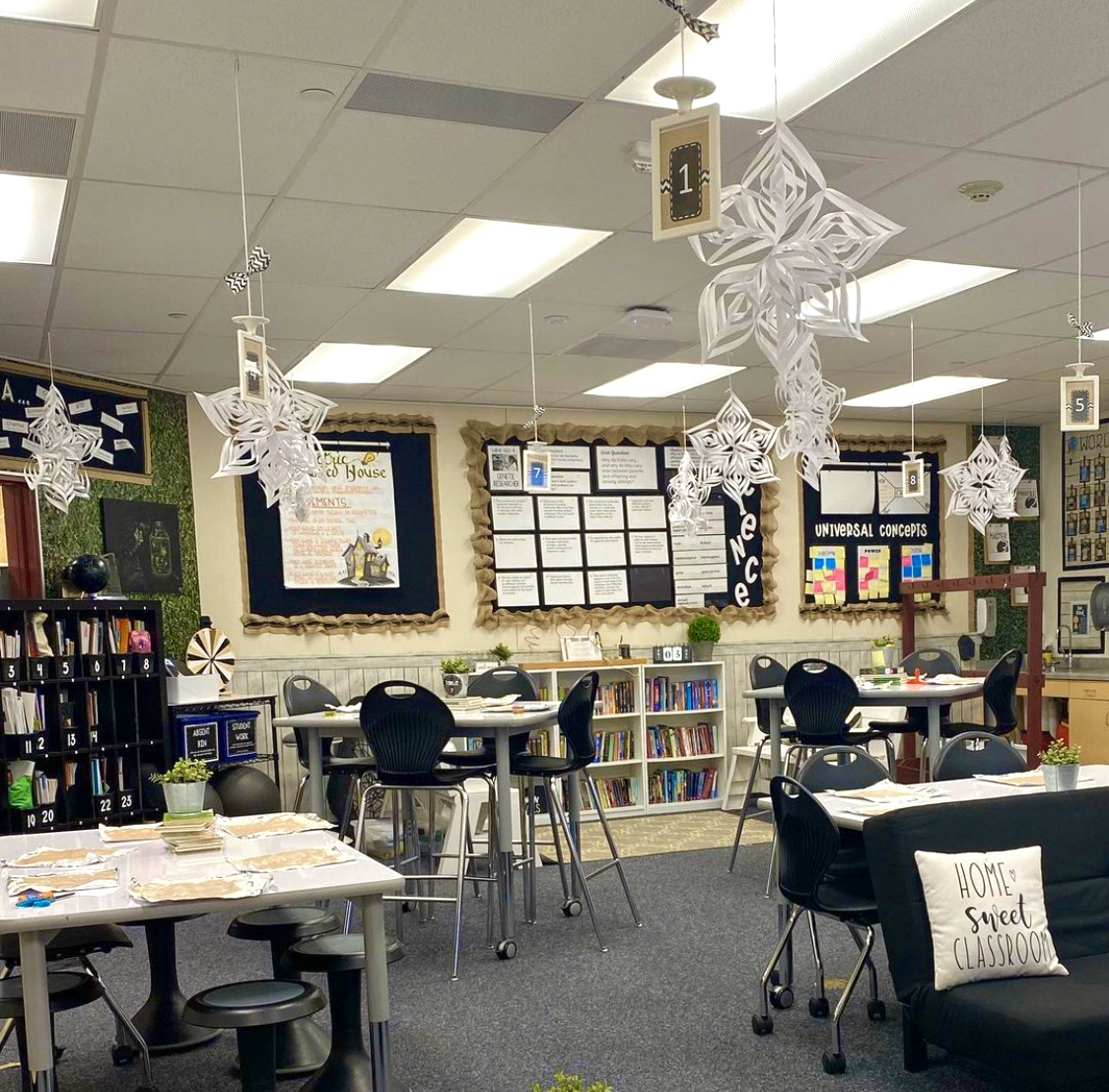scooteducation's tweet photo. Bring winter festivities to your classroom with this end-of-the-year project! ❄️

Head on over to Mandy Kelly's Instagram highlight (https://t.co/eJ1Vo6clEw) to learn how to make these fun snowflakes with your class!

#teacheractivities #teacherinspo #classactivities https://t.co/FKk9g9Iovb