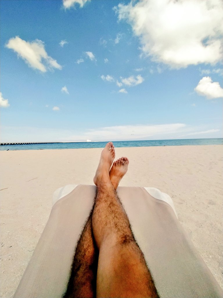MIKEMILAN87's tweet photo. Que ganas de estar en la playa #playa #feets #pies #piesitos #merida https://t.co/GL36fQSEym