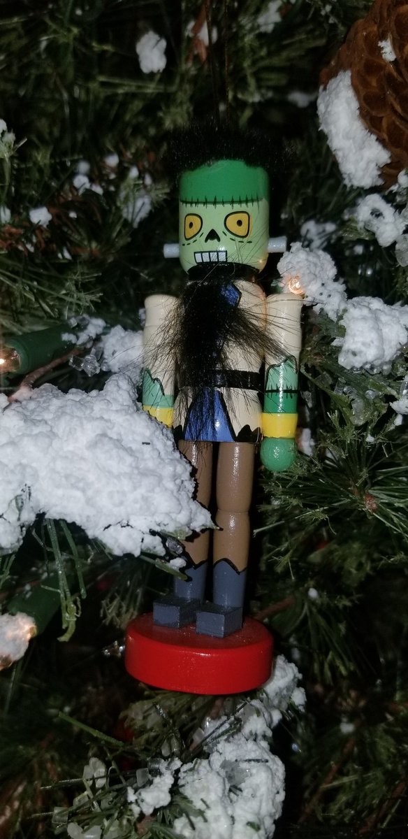 Deathbydvd's tweet photo. 🎄Got any fun Holiday ornaments? Here are some hanging on the Death By DVD tree!🎄

#Christmas #ChristmasTree #ChristmasOrnaments @middleofbeyond #MiddleOfBeyond #ChristmasHorror #BigFoot #BillAndTed #Frankenstein #Krampus #HappyHolidays #MutantFam #HorrorCommunity https://t.co/43aQQr014K