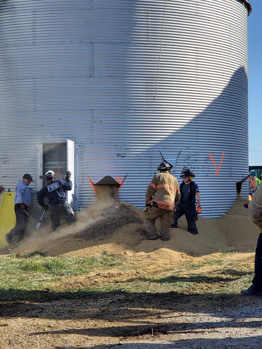 JDHartMD0818's tweet photo. Grain Bin Rescue:  Multiple Fire/Rescue and EMS agencies gathered to rescue a victim trapped in a grain bin in Taylorville, IL.  These are long, tedious operations that require urgency and precision.  Great work!!! #HEMS, #EMS, #ruralEMS, #untilthejobisdone https://t.co/M0t0oHrY4o