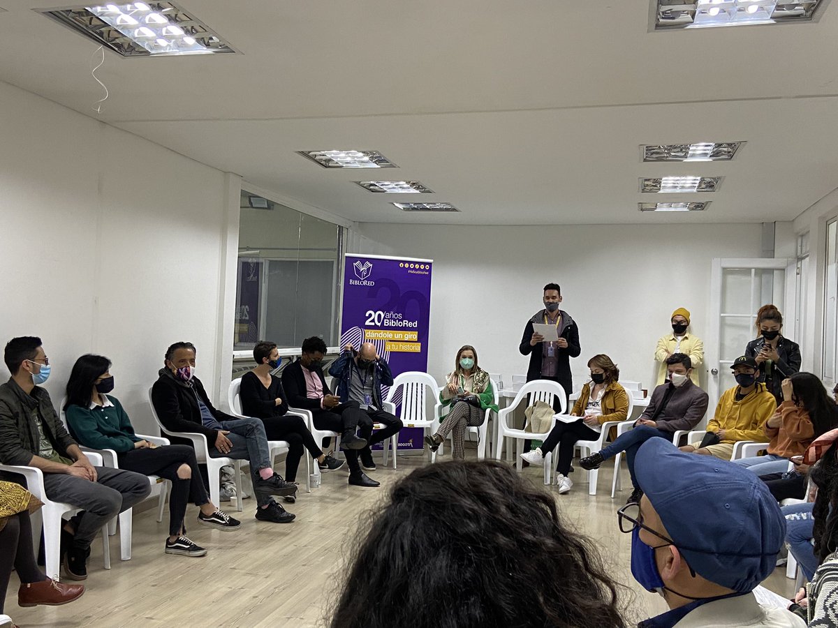 BibloRedBogota's tweet photo. ¡Ya es una realidad! Hoy un nuevo espacio de lectura hace parte de BibloRed y de Bogotá. El #CAIDSG de Teusaquillo está abierto al público con una colección de mil volúmenes con enfoque, mayormente de género e identidad. 🙌🏾
Ven a conocerlo.
#20AñosTodasLasHistorias. https://t.co/cgbybsRVyT