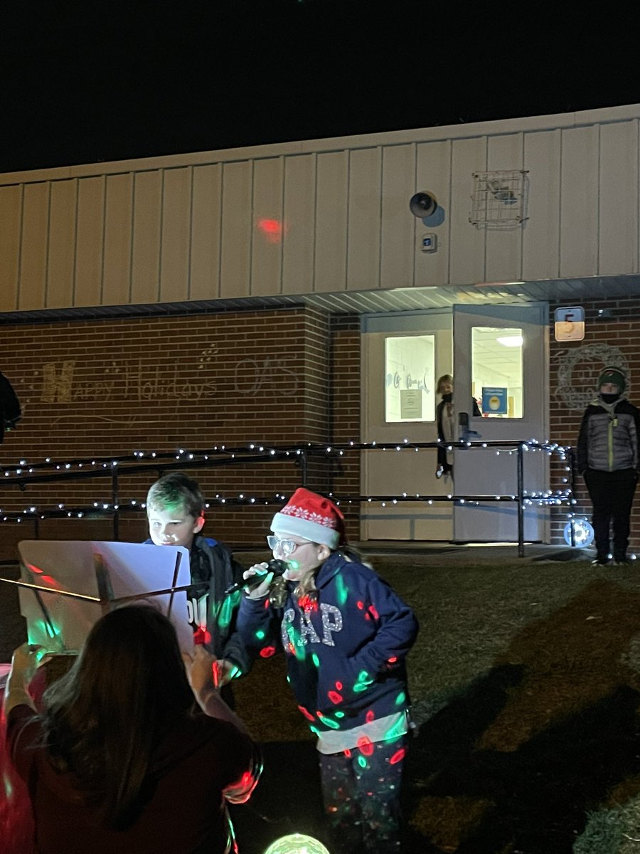 MrsTopolewski's tweet photo. A beautiful night for holiday music with our 3rd,4th &amp; 5th graders at @OceanAveSchool #MTPSPride #OASPride https://t.co/AUD5cq6lMR
