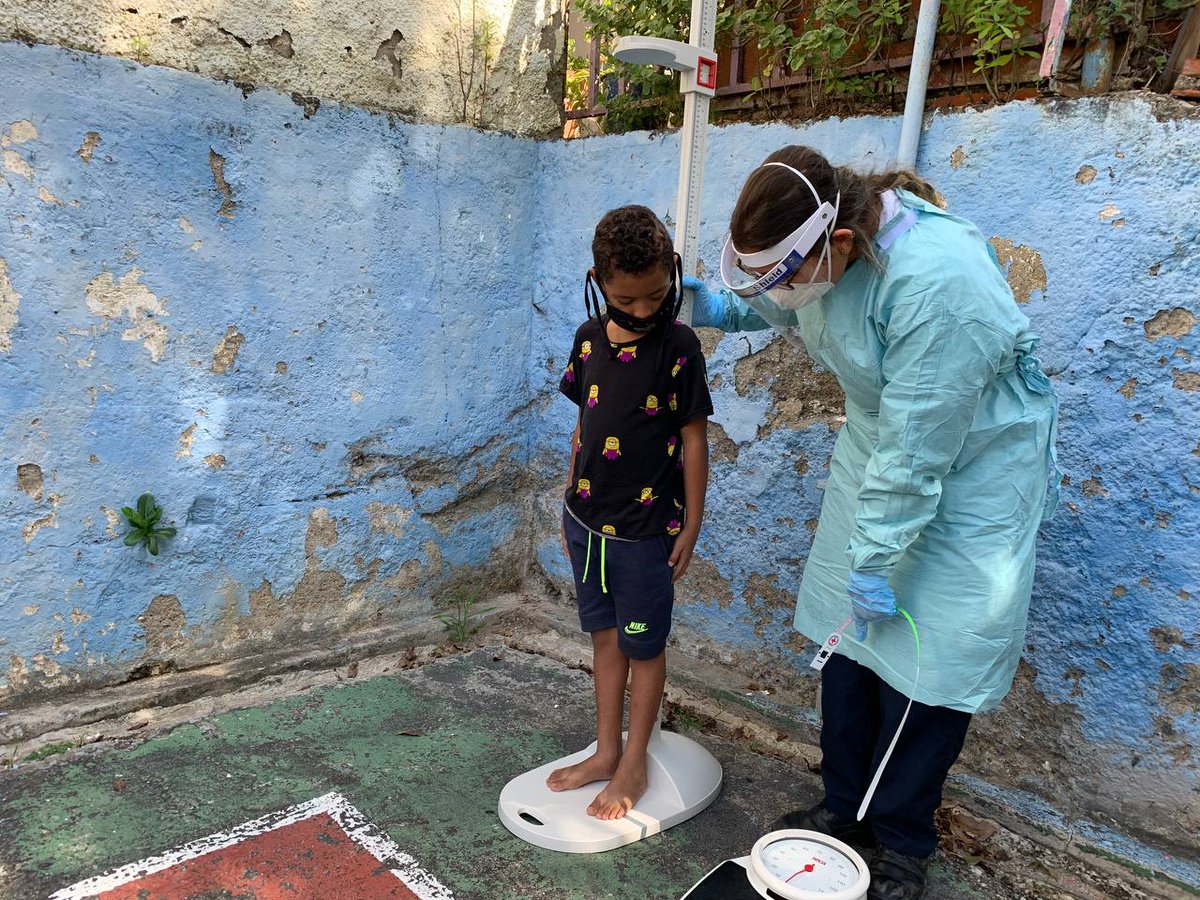CICR_ve's tweet photo. En comunidades como El León en la #Cota905 realizamos talleres sobre nutrición para los representantes de los niños beneficiarios del comedor “Una Nueva Esperanza” y los apoyamos con la toma de medidas antropométricas para conocer su estado nutricional. https://t.co/gH2MVY23R3