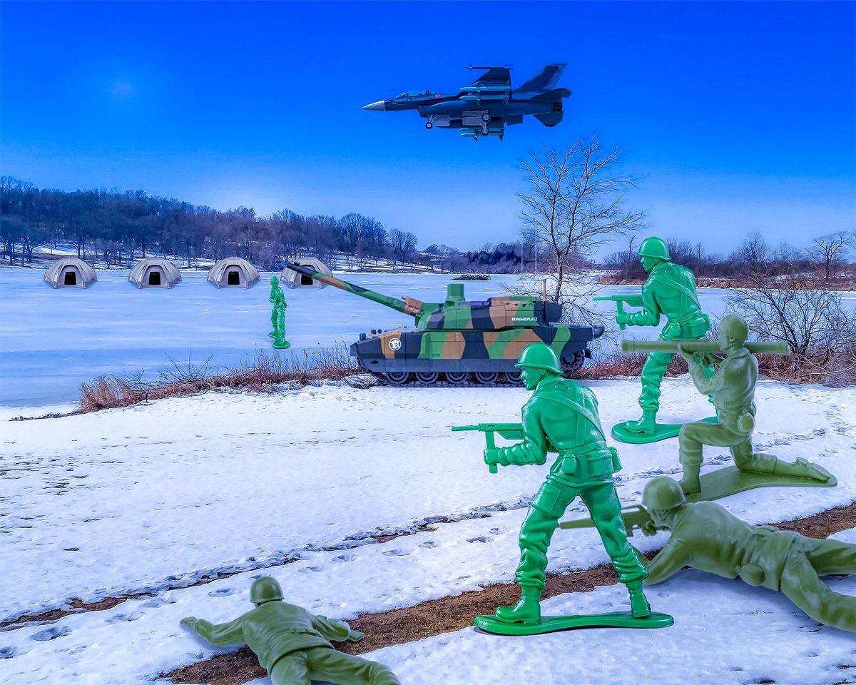 JUST ENTERED IN "Rocking New Year JACKPOT" event by 9 year old artist Toy Master!

An #NFT  to honor soldiers who have to be away from loved ones this holiday season.

Event details in comments.

hicetnunc.art/objkt/590109
#HENjackpot #HEN <a href="/brainksy/">Rocket_yeah577</a> <a href="/TerosEso/">Esoteros</a> <a href="/ninacrypto2/">nina (ninacrypto.tez/.eth)</a> <a href="/Erythric/">EryThRiC</a>