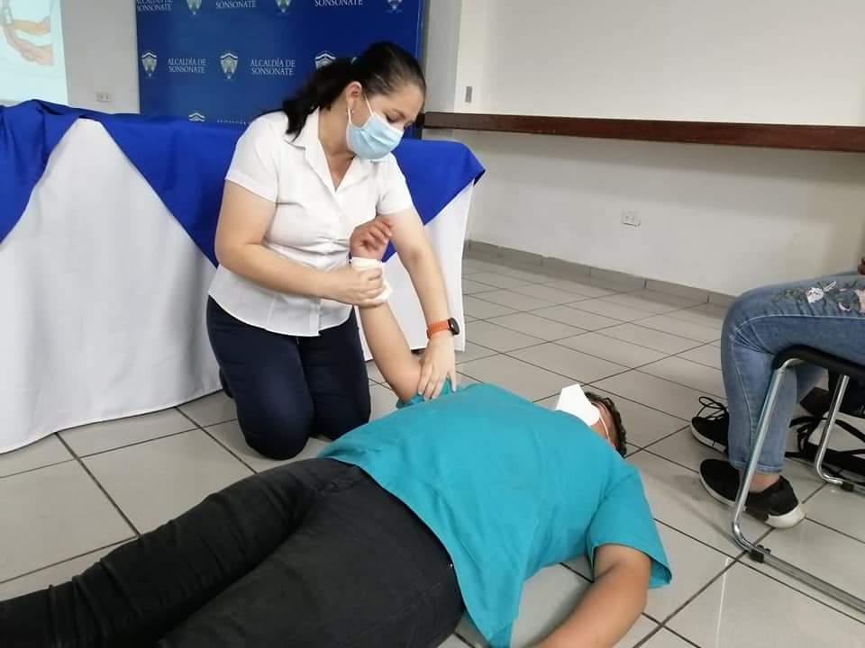 AlcaldiaSN_'s tweet photo. #ProgramaJoven Ayer se realizó la Capacitación Técnicas Básicas de Primeros Auxilios, una actividad de la municipalidad de Sonsonate a través de la Dirección de Juventud. https://t.co/iAbJQpBRgw
