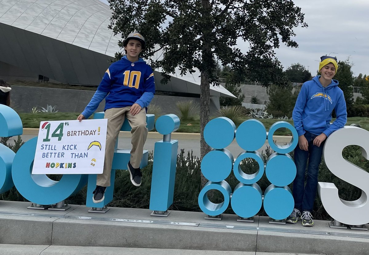 etheridgepsych's tweet photo. #BoltUp https://t.co/H8IpJhRGNH