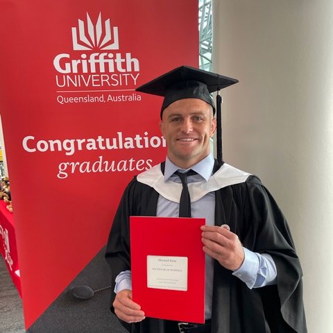 Griffith_GSC's tweet photo. It's graduation time! π§βπWe've got 48 @Griffith_Uni Sports College athletes celebrating this huge milestone of a duel career after Tri 2. This is Mitch Rein who is a professional full time athlete with the @GCTitans and now a #proud @GriffithBiz alumnus. #griffithgrad https://t.co/xGglRkUI6w