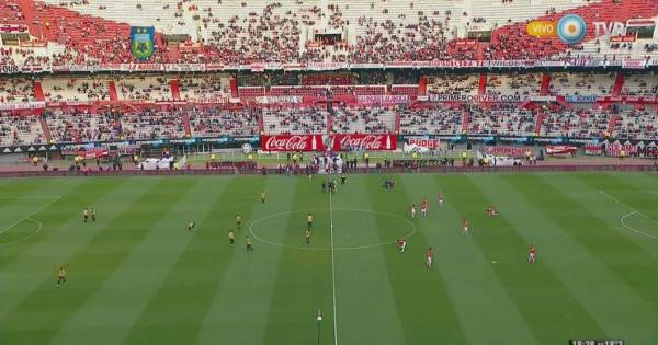 Pueblo_Carnaval's tweet photo. River en primera     //     Boca en reserva https://t.co/PgWhv5icwV