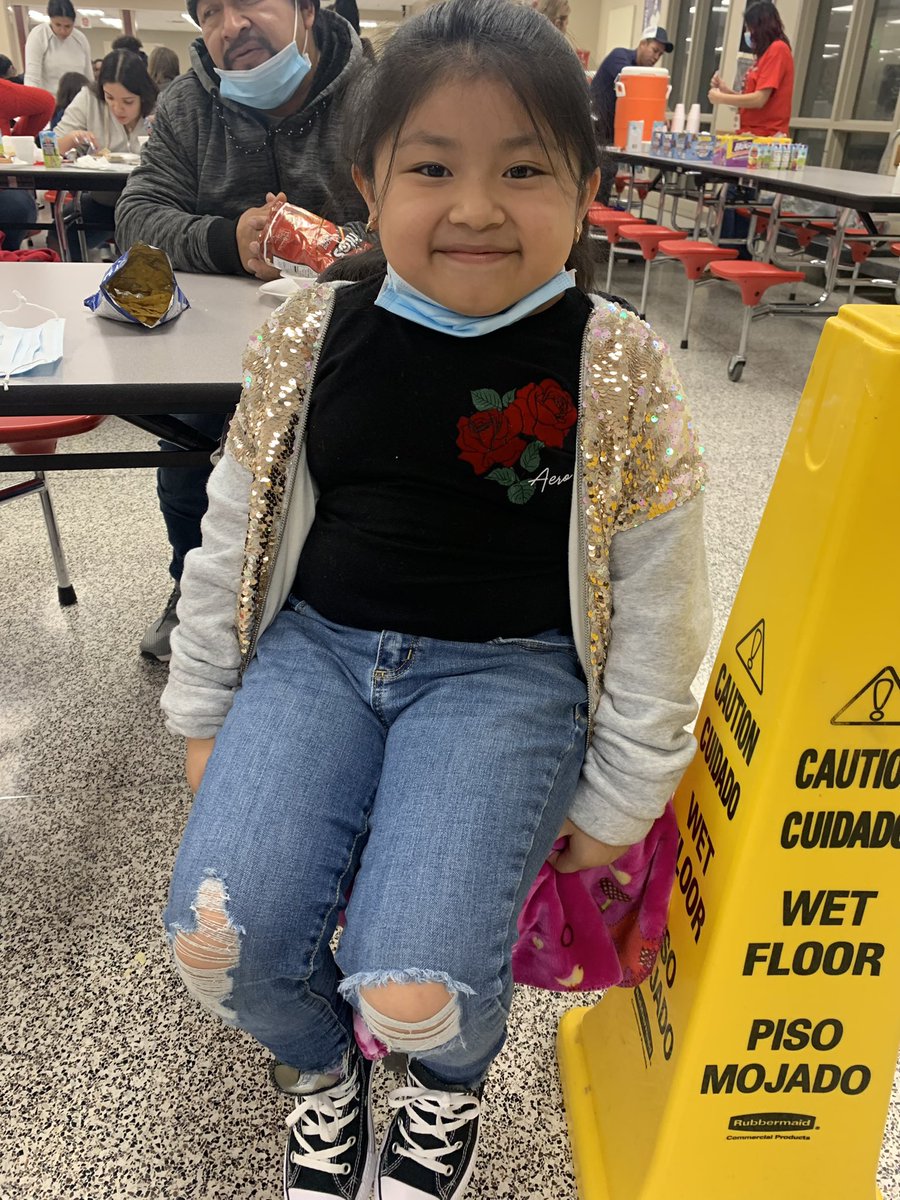 🌹Lovely La Posada event tonight for Warren families!!! <a href="/MSDWarrenEL/">MSD Warren EL</a> <a href="/MrsJewelee/">Julie Mitchell</a> <a href="/sunnyheightsele/">Sunny Heights Elem</a> <a href="/PleasantRunElem/">Pleasant Run Elem.</a> <a href="/eastridgeelemen/">eastridge elementary</a>