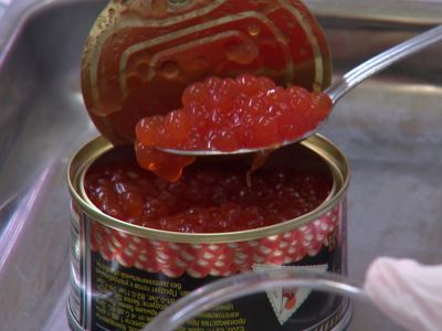 Красная икра магазин фото. Производитель красной икры в россии. В каких марках икры нашли кишечную палочку. Икра дальневосточная. Красная икра ссср.