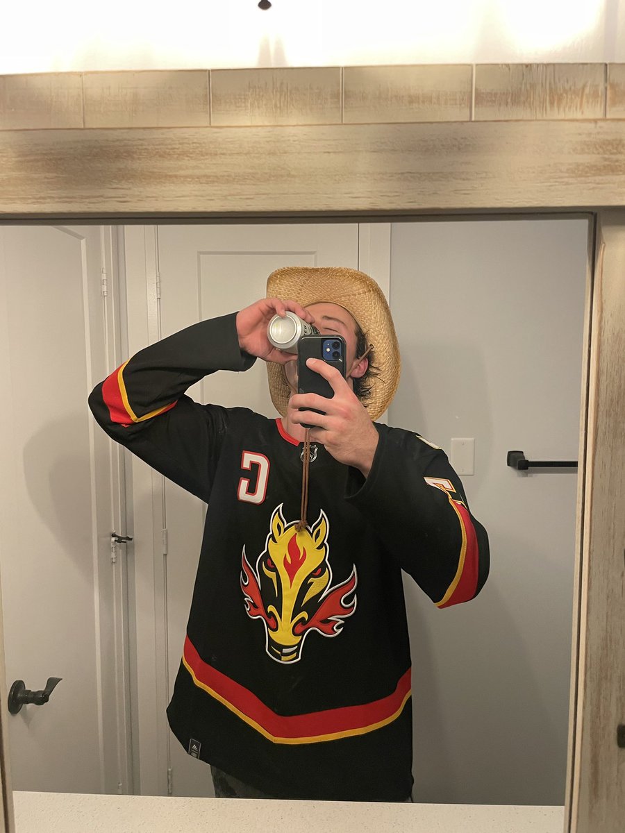 Cappy leading by example on playoff night 👀👀 <a href="/WatchYourMelon/">WatchYourMelon</a>