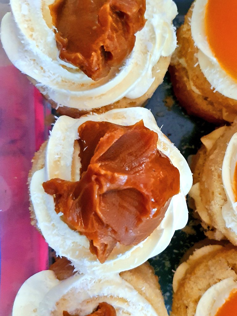 Kupcakewrangler's tweet photo. Amongst other amazing things God gave Lauans good looks and Qalu.
Head to @ManaCoffeeFiji to grab some (the Qalu not the Lauan) .
#ladykupcake #manacoffee #qalu #cococnutcaramel #minicake #newflavour https://t.co/ghiBkkHHf5