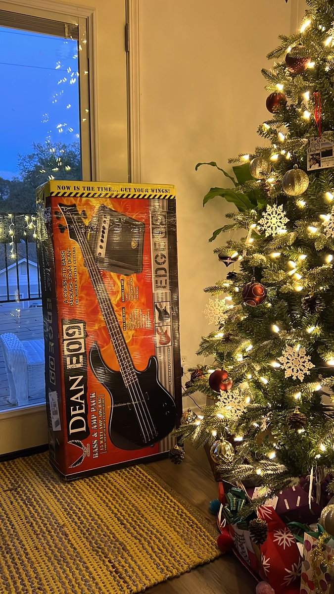 JustAndrexs's tweet photo. @Davie504bass mi wife bought me a bass as Christmas gift but she won’t le me play it before the 25th unless you give me permission. Can I play the bass before the 25th? https://t.co/7xZv7CLlv8