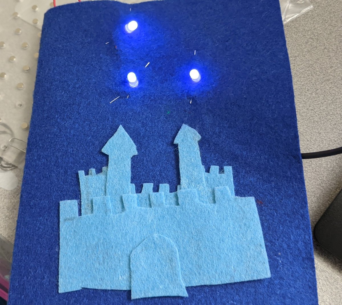 BoulderMai's tweet image. Here are more #etextile projects using @adafruit circuit playground express. Students were able to synch the music with the sound and light sensors on the board.@CUCraftLab @4Eyes6Senses @CodeCraftCr8