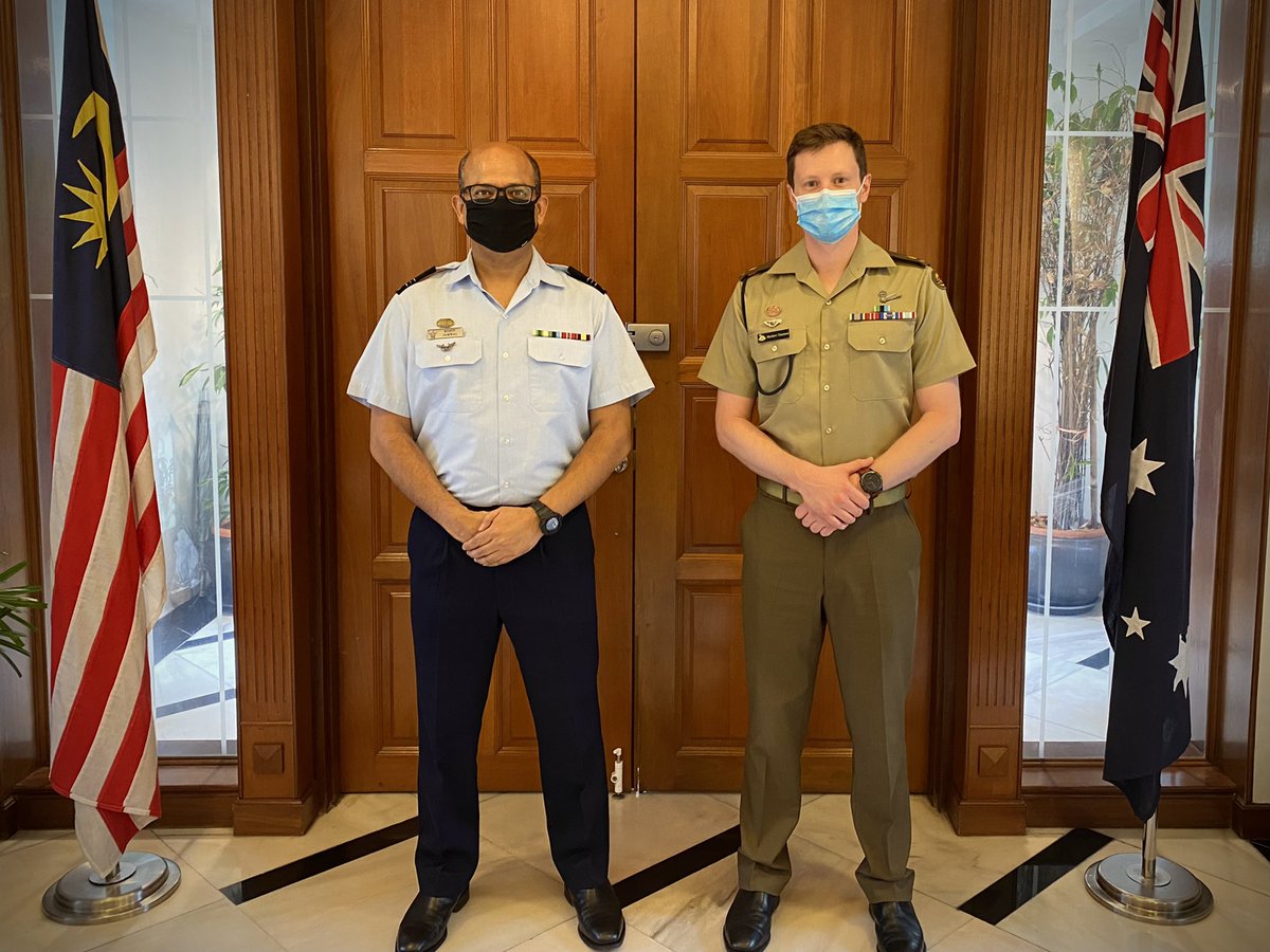ADFinMalaysia's tweet photo. Selamat datang! Welcome to our 2022 @MAFSC_ students @australianarmy Major Matt Chapman and @ausairforce Squadron Leader Rohit Jamwal. Best of luck, semoga berjaya π
#YourADF #AusAirForce #AusArmy #MAFSC https://t.co/WdC8etLUk4