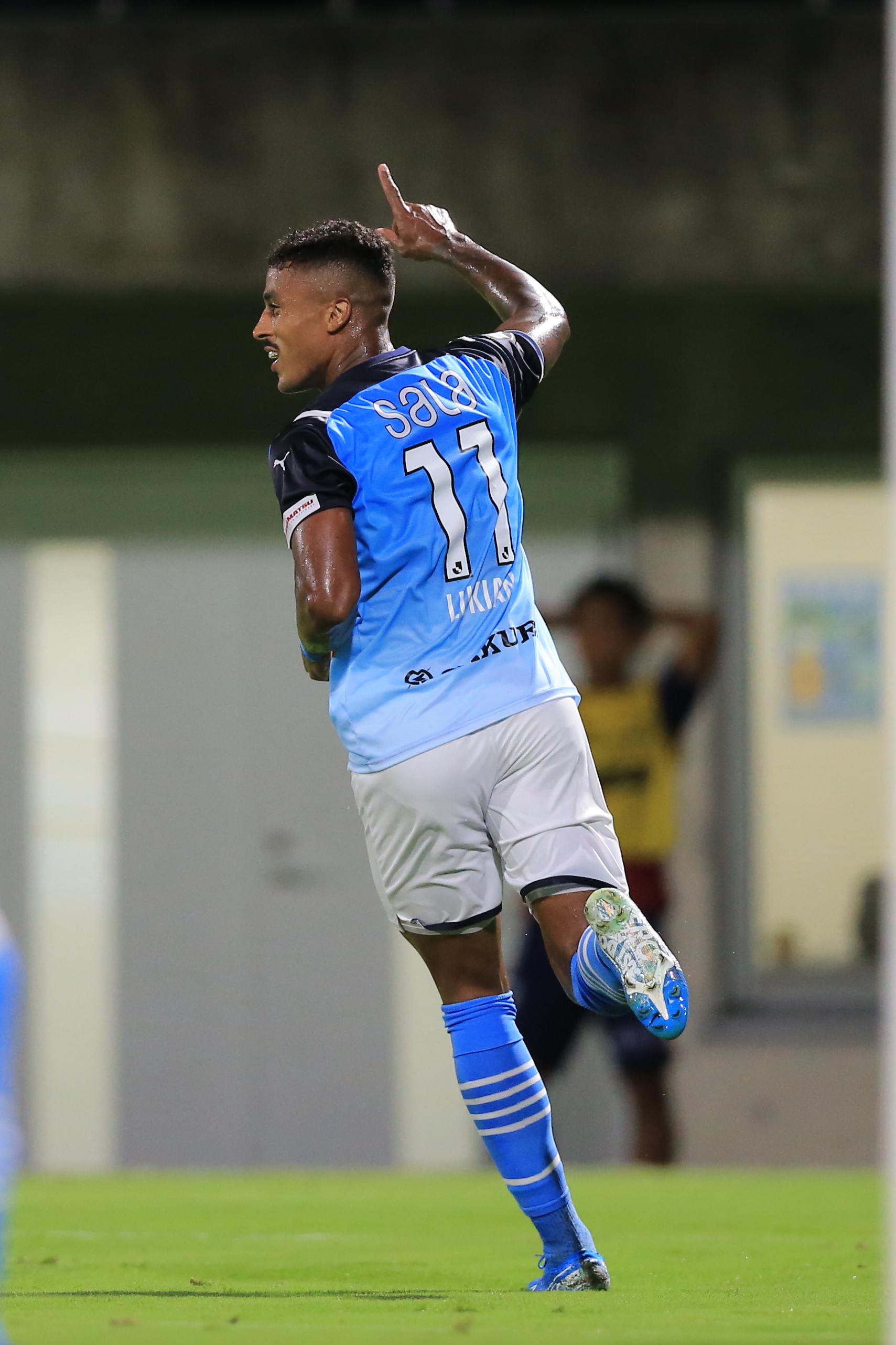 ジュビロ磐田 ルキアン選手がアビスパ福岡へ完全移籍 ルキアン選手 Fw が 来季 22シーズン からアビスパ福岡へ完全 移籍することが決定しましたので お知らせいたします T Co Fr3cazvi8x T Co Hmip2pmuzo Twitter