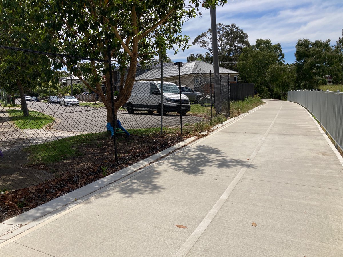 melbbiketrails's tweet photo. Cannot understand the logic behind this one - completely fencing off road to trail access when they’re practically touching each other… 🤔 https://t.co/ylcnMkt3eS