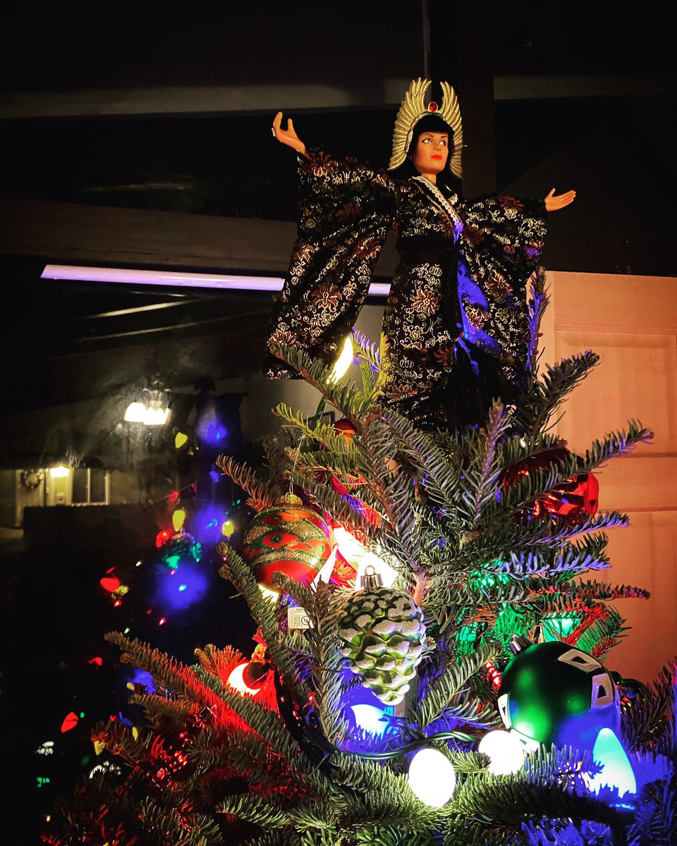 When you’re short on angels, there’s only one gal for the job: Xena the Conqueror. “The cure for spirit…is fear.” #xenawarriorprincess #christmasangel <a href="/xenawarriorpod/">xena warrior podcast</a>