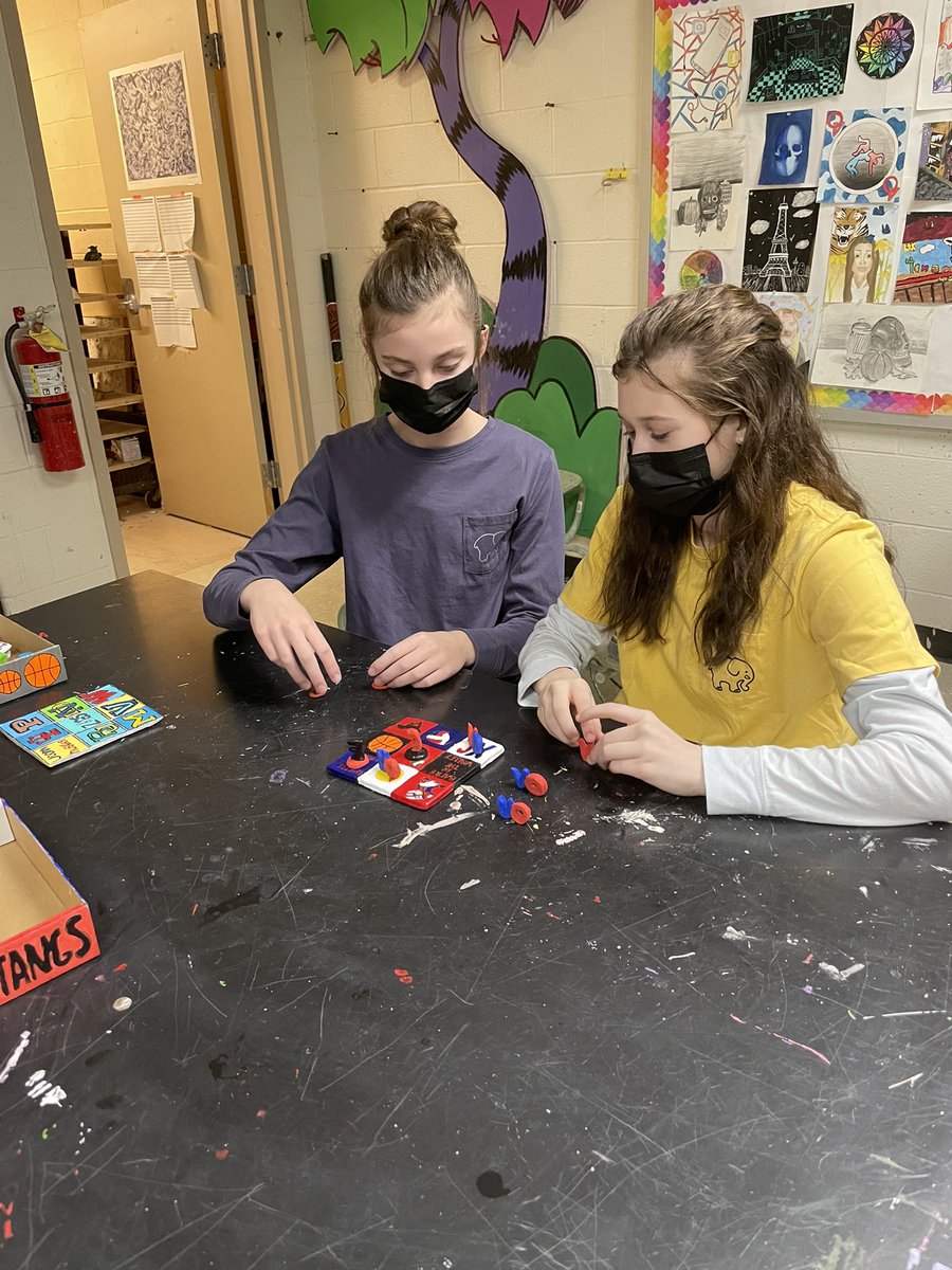 Ms_Martin_Art's tweet photo. Our last day of the semester was spent finishing up these Tic Tac Toe Boards and playing a few rounds with each other! https://t.co/998Jn8UmTR