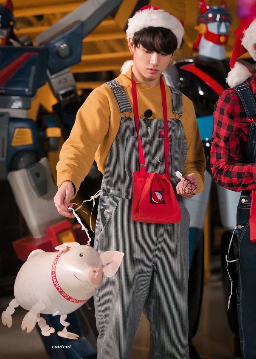 jungkook holding a pig balloon 🎈