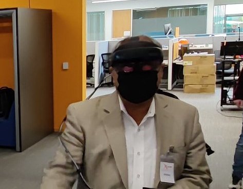 UCSD Chancellor Pradeep Khosla checking out XCOM's latest tech.   #keepinventing #ucsd @XCOMlabs