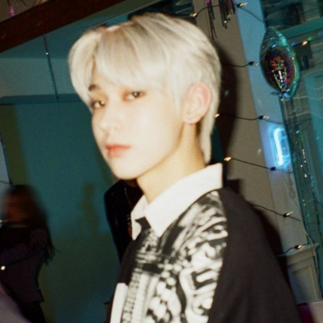 wonienieve's tweet photo. SUNSUN AU | Hijo de la luna

Sun es el nombre que se le ha atribuido a un pintor prodigio que ha estado en boca de todos los últimos dos años cuyo verdadero rostro e identidad son un misterio. Desde hace ya un tiempo ha estado estancado pintando un mismo rostro + https://t.co/9MEffTWLby