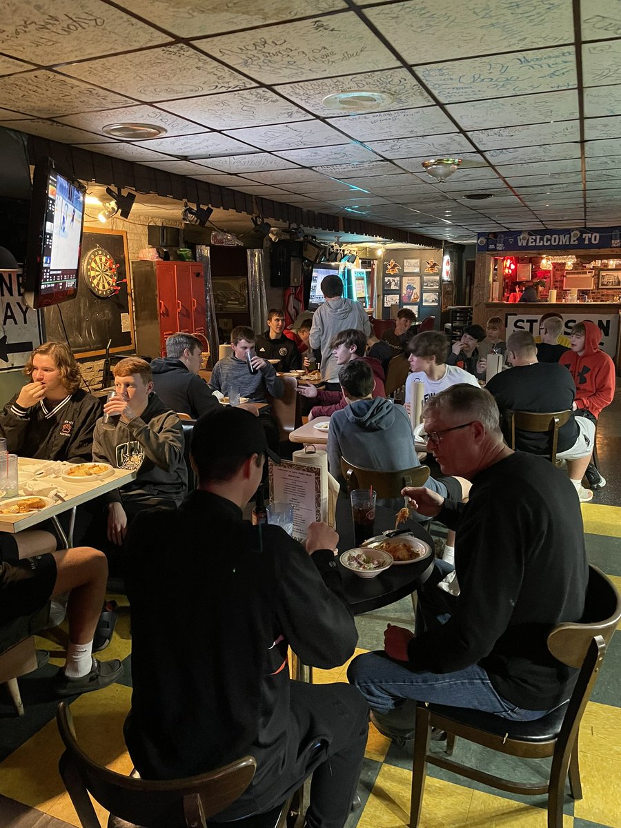NewLexBoysbball's tweet photo. Sideliner’s always does it up right for us! Thank you for a great meal and a great time! https://t.co/VCMtSyhI7A