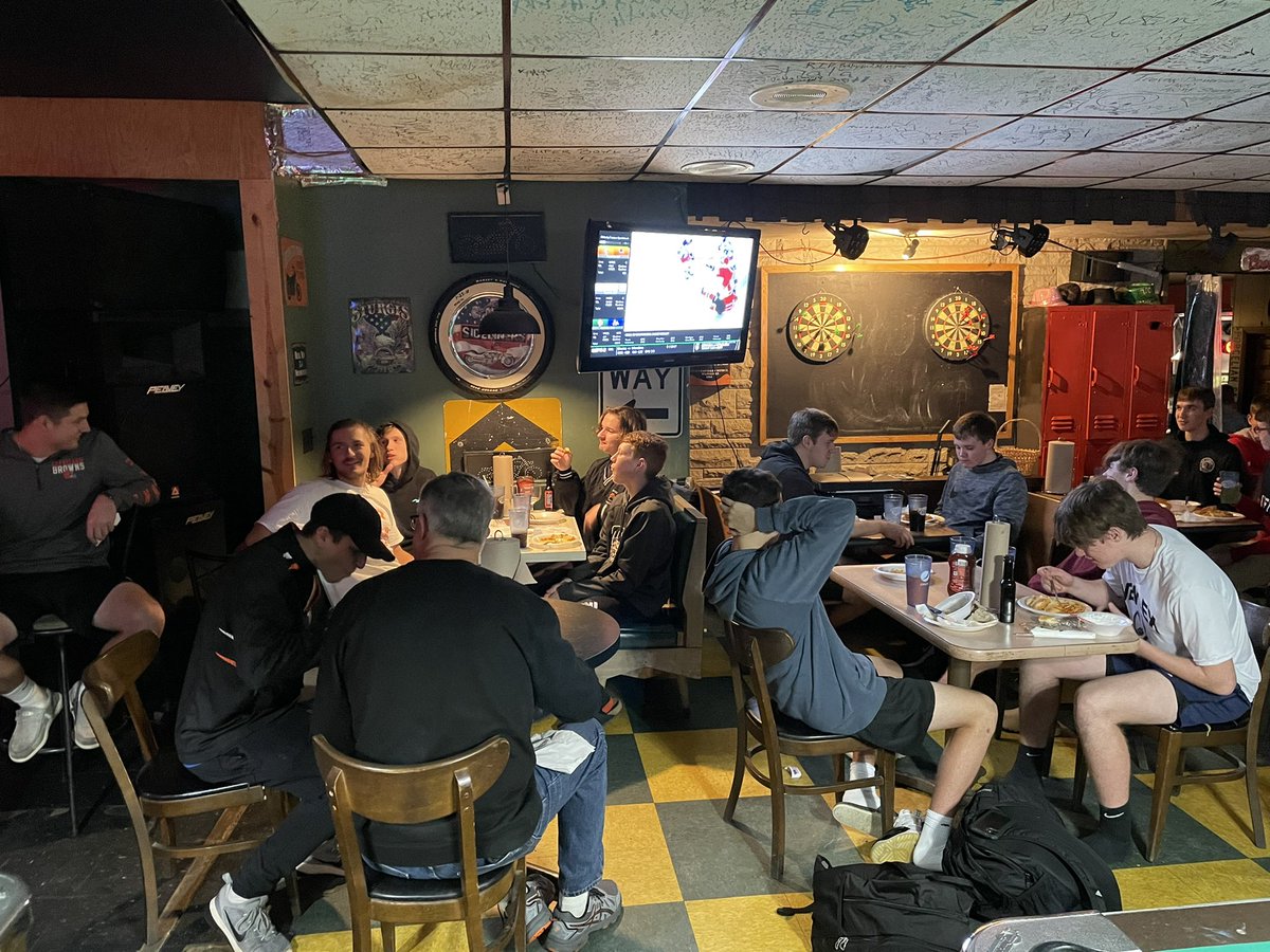 NewLexBoysbball's tweet photo. Sideliner’s always does it up right for us! Thank you for a great meal and a great time! https://t.co/VCMtSyhI7A