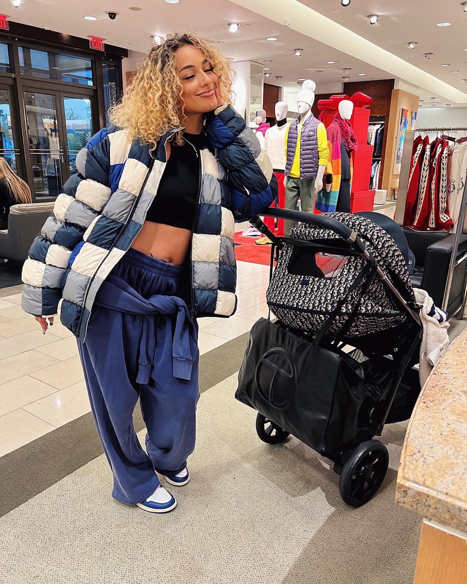 DaniLeigh's tweet photo. They ain't never gone be able to see me l'm bout to make em admit it. 😘🤞🏽 https://t.co/VjbzmW0q3Y