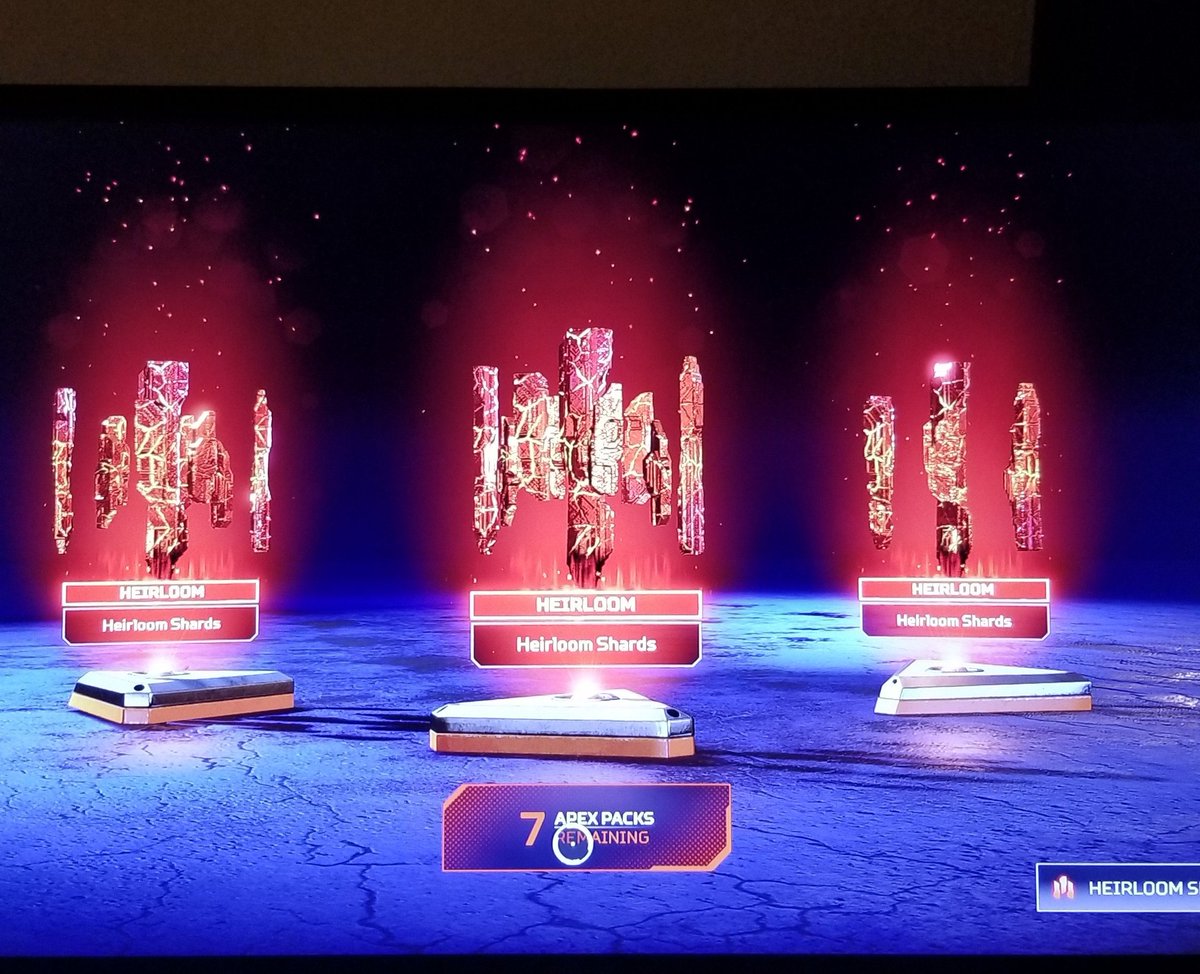 For 10 fucking season I've been wanting an heirloom jdjdjdj Finally got itt #Apexlegends #Wattson