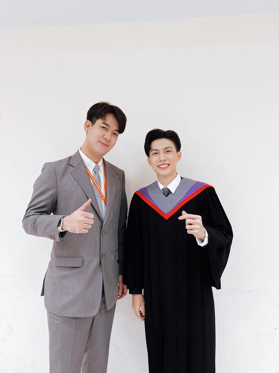 POOMALONE3's tweet photo. Congratulations 🥳🤩🎉
SWU GRADUATION DAY 2021
@bbverpj @Saint_sup  @Benzalert_np 
#bbverpj #Saint_sup #MingEr #benzalert #BENZALERTxที่แห่งนี้มศว #swu #มศว #ทีมมศว https://t.co/kEsIqITQhe