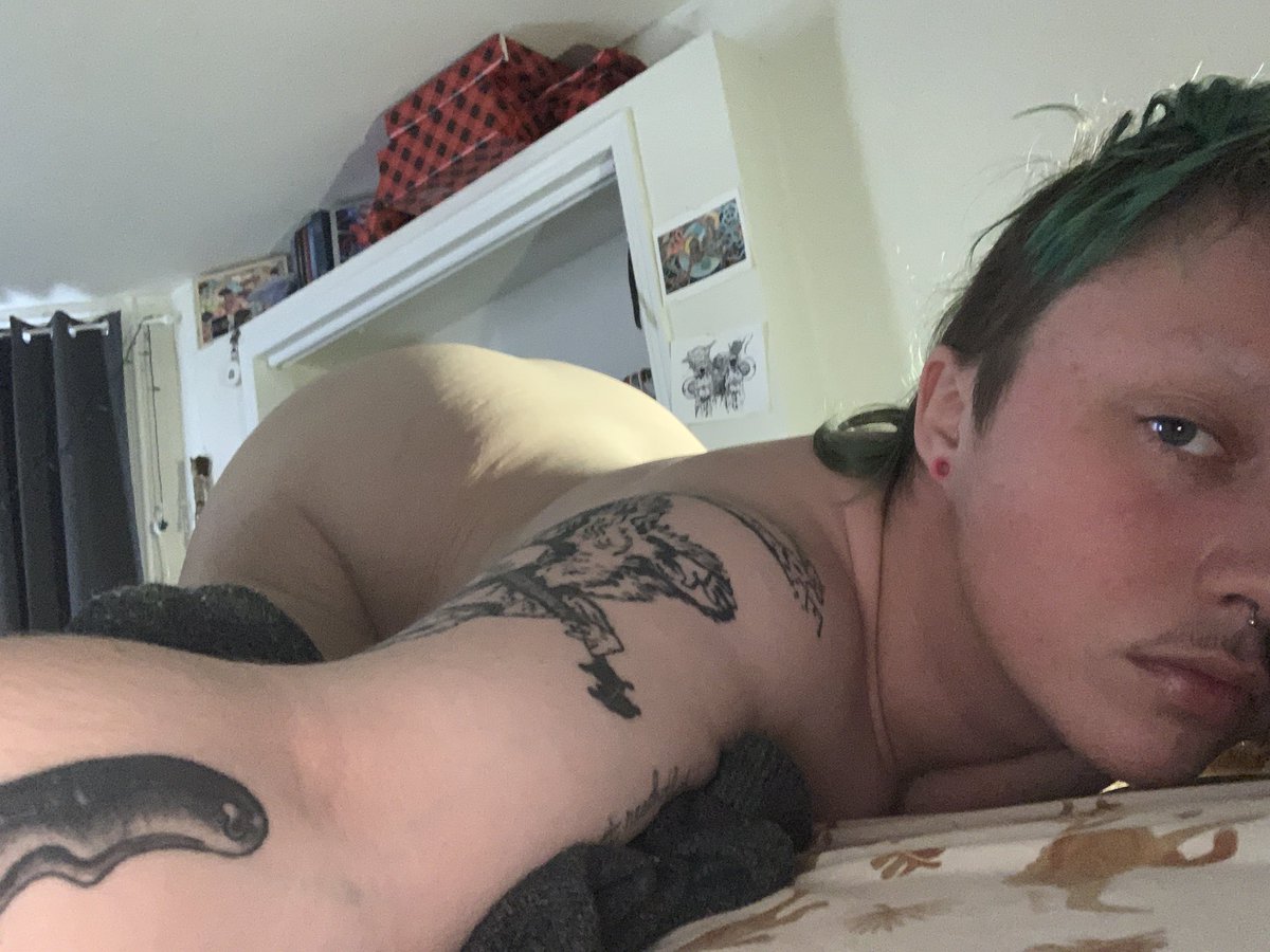 vampslxt's tweet photo. https://t.co/yPH8bpZU62 or dm me ;)) #sellingcontent #transboy #ftm #trans #nsfw #of #onlyfans #gay #gayboy https://t.co/8df8ZHwjkm