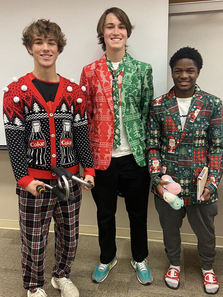 AvonBoysSoccer's tweet photo. Happy Holidays!!! https://t.co/lUyjkOvmSo
