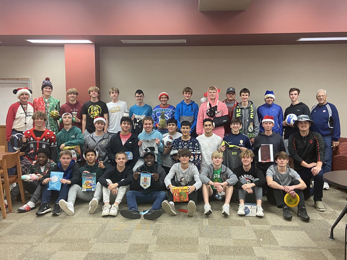 AvonBoysSoccer's tweet photo. Happy Holidays!!! https://t.co/lUyjkOvmSo