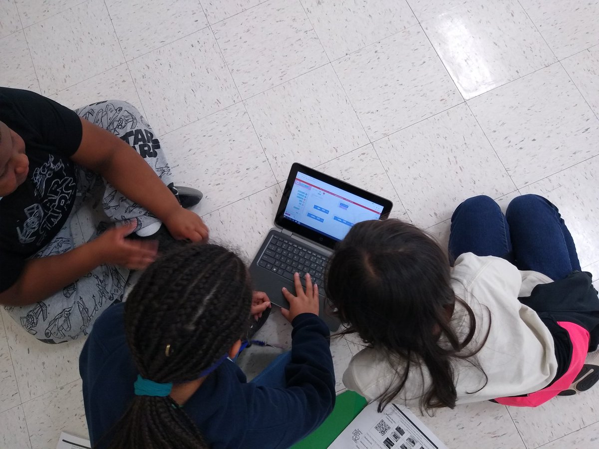 literacytechie's tweet photo. Prepare for take off. Students @HES_Scotties coded drones to deliver packages as @FBISDSTEM used equipment from a @FBEF_FBISD Founders grant to connect coding and flight. The future of delivery is here!! @FortBendISD @DYackus @Robolinkinc https://t.co/EJi0GcZQjK