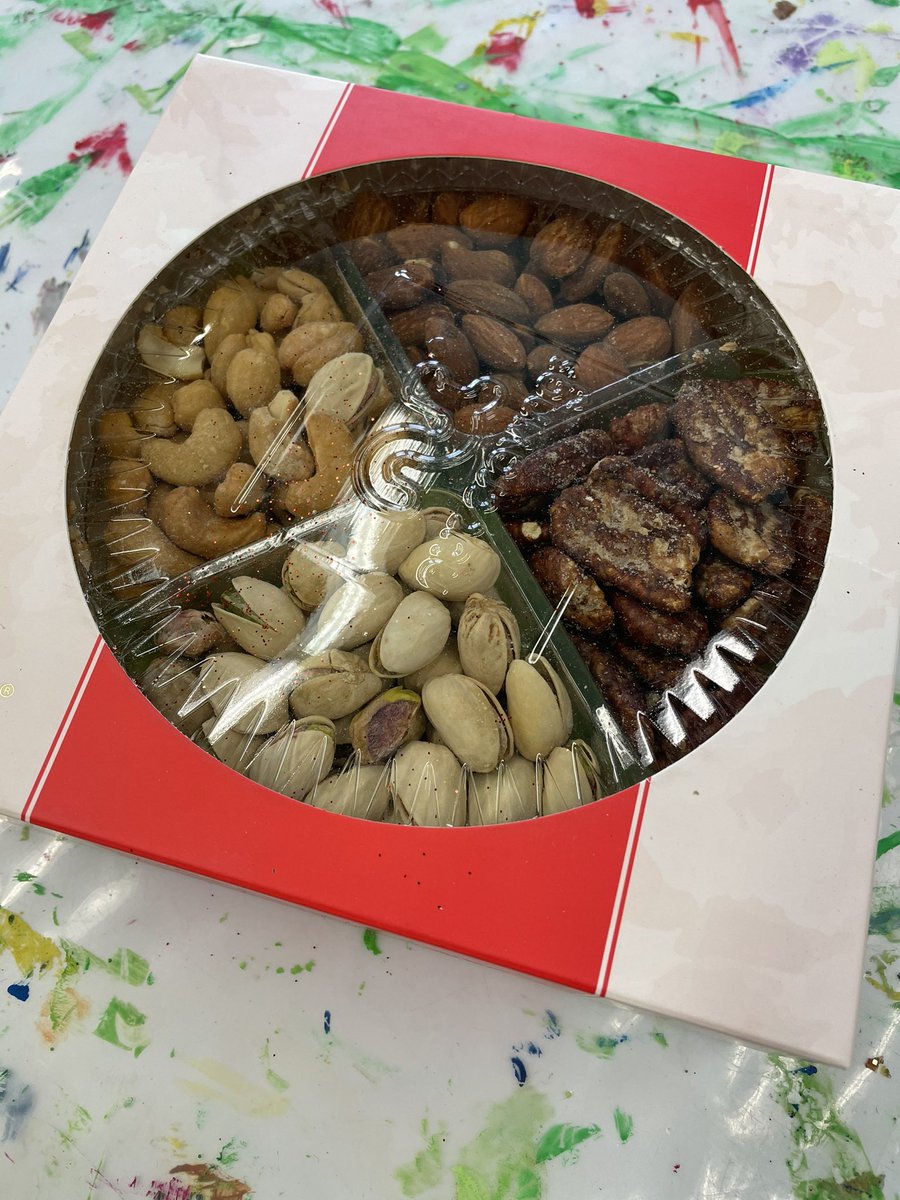 MrsOArtStudio's tweet photo. When one of my students hands me this and says, βI know this is your favorite snack, Merry Christmas.βπ₯Ί #mystudentsgetme #sweetestgift #itsgone #iamcucps https://t.co/KkigSmxyAW