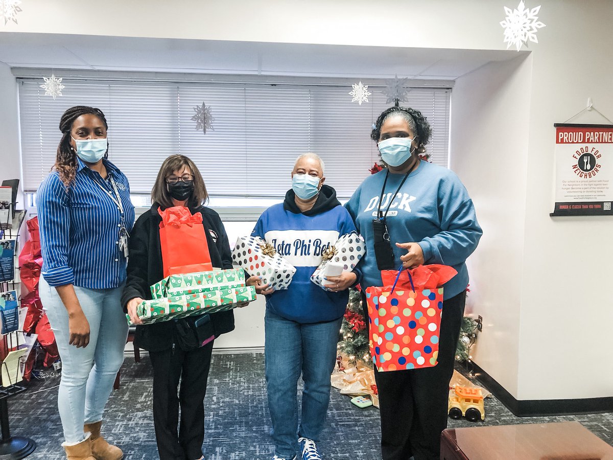 Thank you so much, Zeta Phi Beta Sorority, for your donation of gift cards and gifts! You make the difference! #communitypartners <a href="/PhiUpsilonZeta1/">Phi Upsilon Zeta</a> <a href="/MaurieCalloway/">Maurie Alcala - Calloway</a>