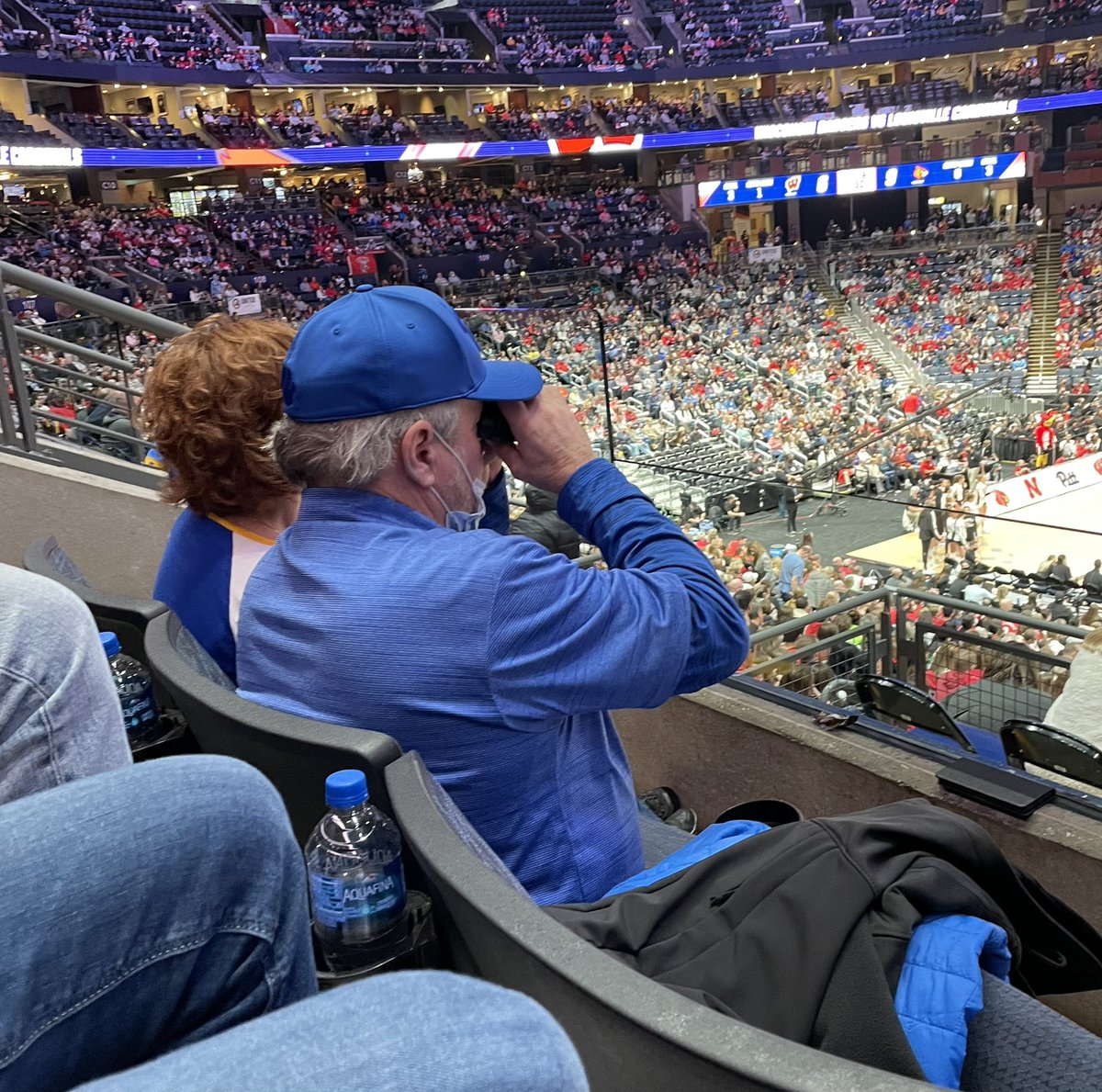 MeganHunnicutt's tweet photo. Bringing out the binoculars to try to find others wearing blue. It’s bleeding red in the arena. https://t.co/jcix9q8zq0