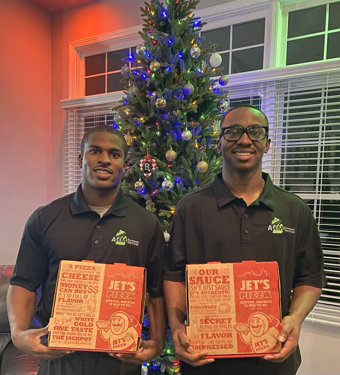 rodd1962's tweet photo. I’m proud to team up with my son’s of ARM PAVEMENT SERVICES LLC &amp; JET’S PIZZA of Auburn Hills Mi, to feed over 200 students and faculty at a local elementary school. ⁦@ross_moore_⁩  ⁦@JetsPizza⁩ https://t.co/zV10xa2k5V