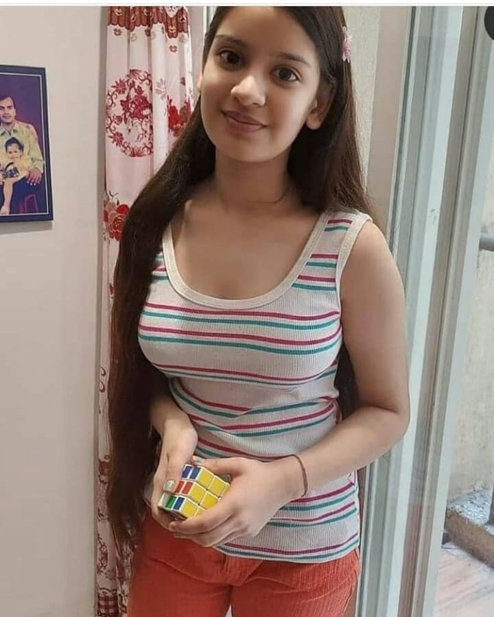 Komalkumari1200's tweet photo. कोई जाग रहा है क्या ? https://t.co/VZzlVoKQUc