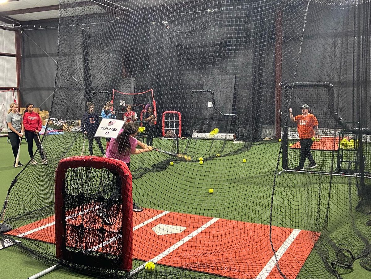 Inc5g's tweet photo. Finished the last “Advanced Hitting Clinic” with Coach Kendall Settlemyre of December with a great group, that put the work in tonight, great job ladies!! Be on the look out for upcoming January dates for more of Kendall’s Hitting Clinics!! 🥎🔥🥎🔥 @ksettlemyre12 https://t.co/jWyNndzoJu
